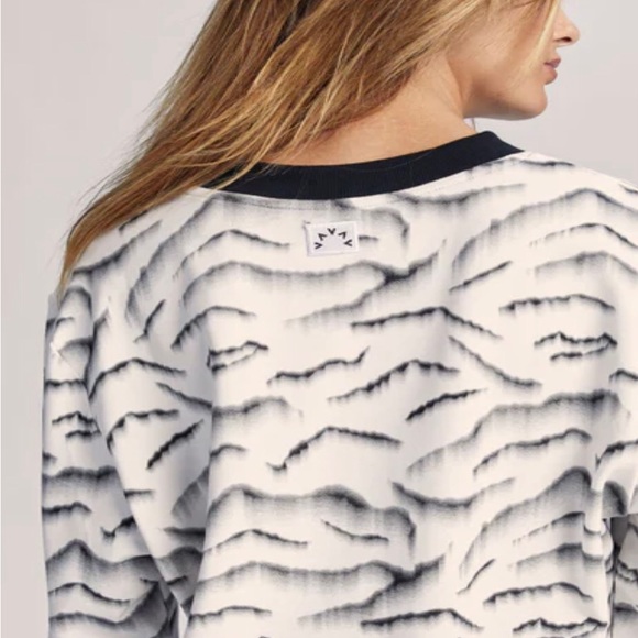 Varley Sawtelle Sweat Top in Blurred Tiger- Size L - Picture 7 of 7